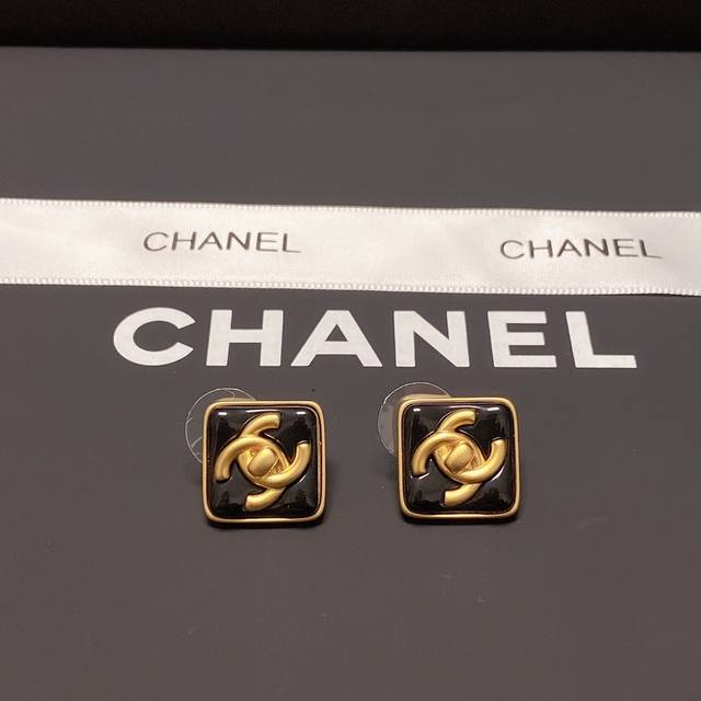 Chanel香奈儿 中古 双c耳钉原版复刻logo 小香家的款式真心无需多介绍每一款都超好看 精致大方 非常显气质
